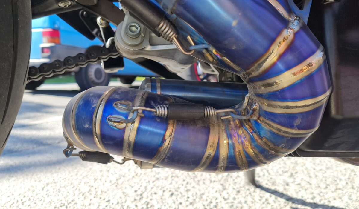 échapement sur mesure tig inox chaudronnerie soudure gks garnier kilian la rochelle charente maritimes titane suzuki yamaha honda ducati ktm husquvarna triunph harley mv agusta inox renault peugeot mercedes audi ferrari porche